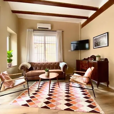 아파트 Lovely Flat In *